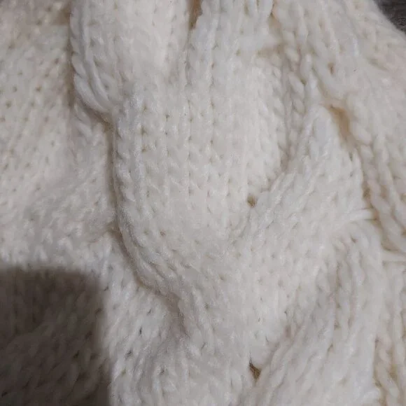 Express Fuzzy Pom Pom Beanie Cableknit Toboggan Hat  Cream New With Tags - Picture 3 of 11